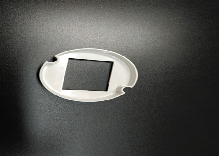디자인/주문품 OEM/ODM 2.1MM 간격 덮개 밥을 격리하는 광학적인 사출 성형 LED 가로등